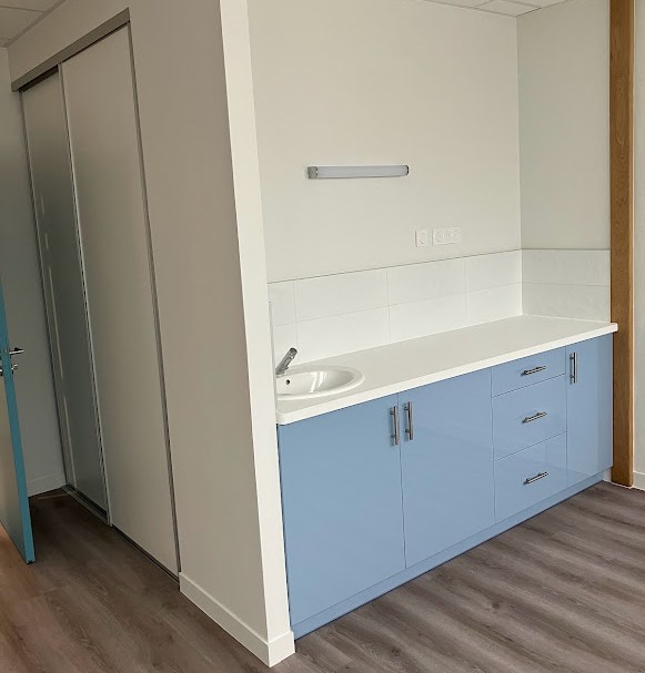12 cabinet médical pailasse et placards
