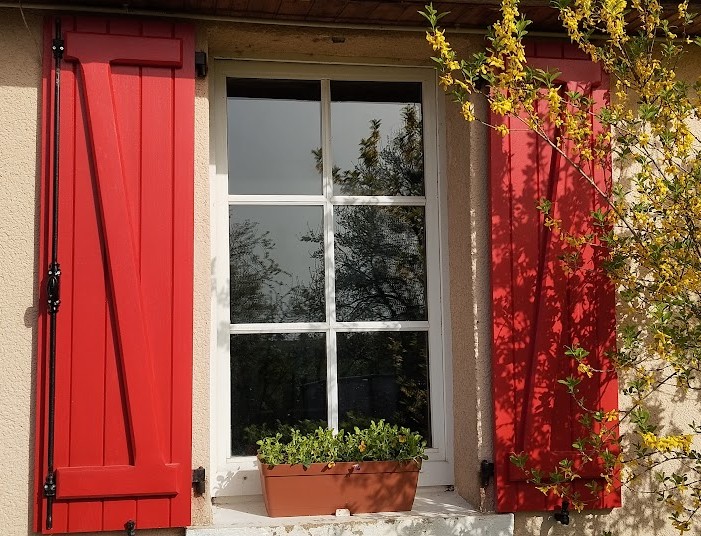 25 Volets en bois exotique , fabrication artisanale dans notre atelier à Chantenay Villedieu